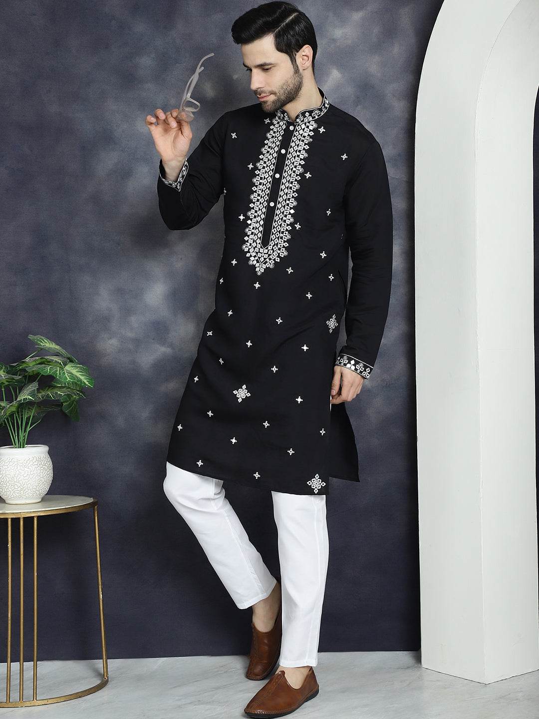 Jompers Men's Embroidered Kurta - Black - Distacart