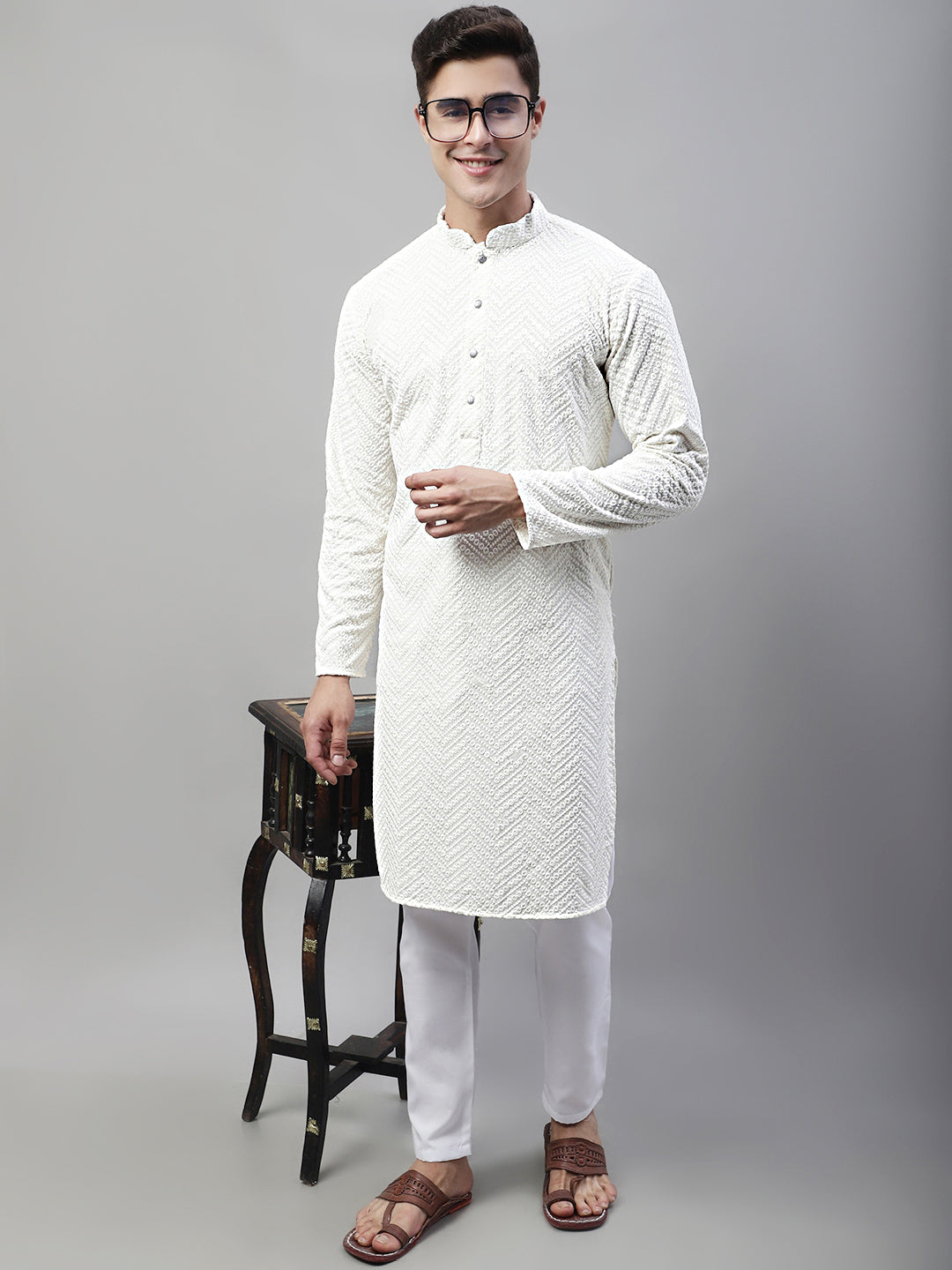 Jompers Men's White Embroidered Sequinned Kurta - Distacart