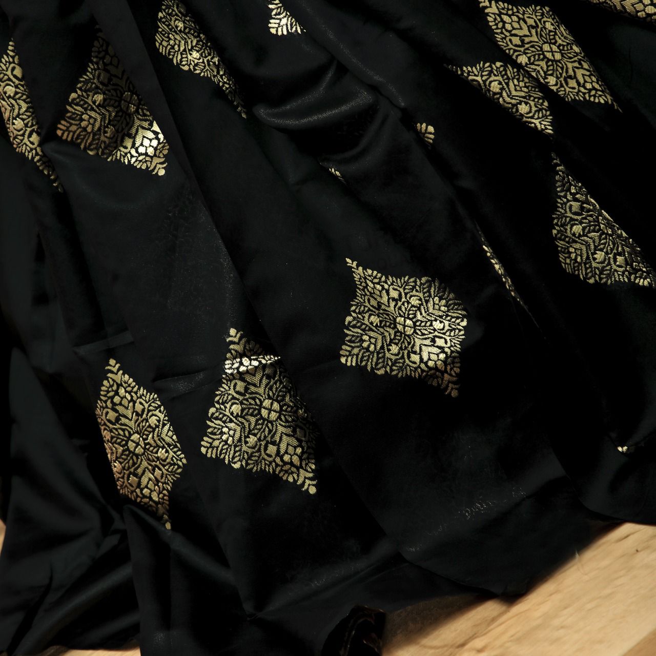 NOZ2TOZ Jacquard Lichi Silk Black Saree With Unstitched Blouse Piece - Distacart