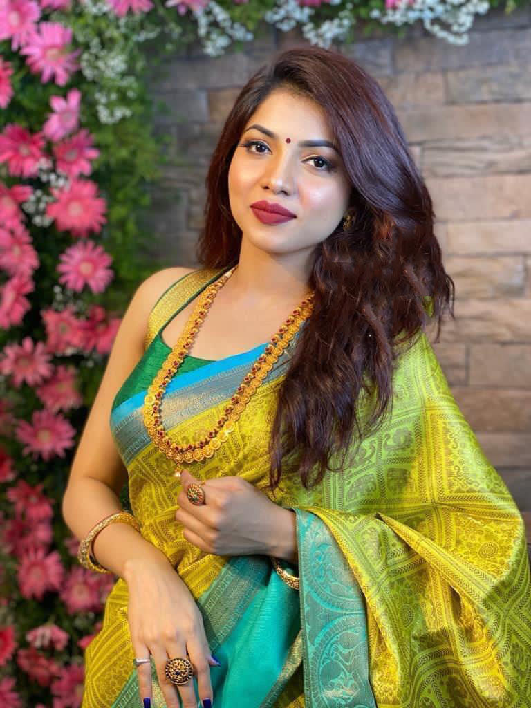 NOZ2TOZ Jacquard Lichi Silk Green Saree With Unstitched Blouse Piece - Distacart
