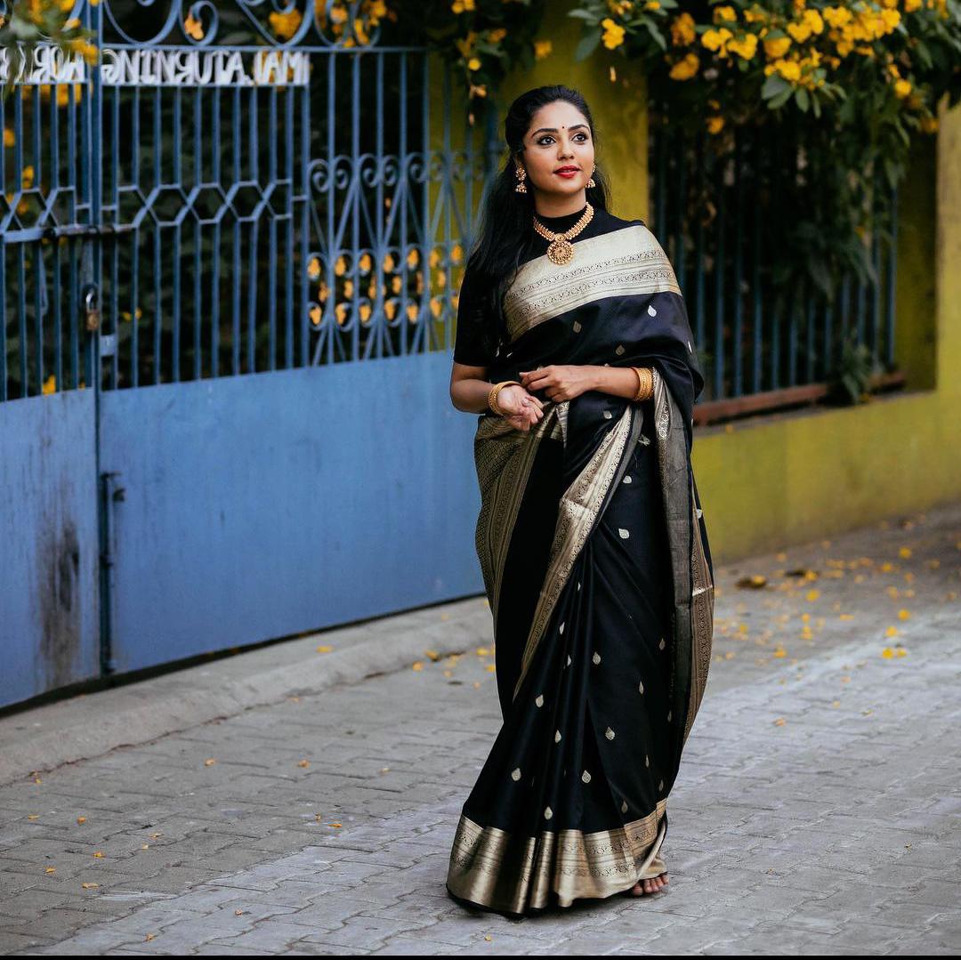 NOZ2TOZ Jacquard Lichi Silk Black Saree With Unstitched Blouse Piece - Distacart