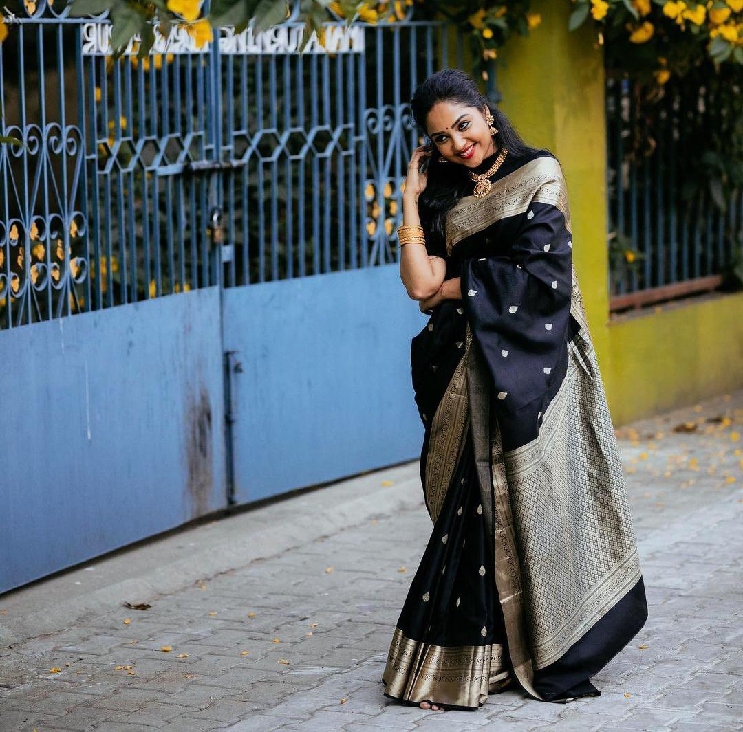 NOZ2TOZ Jacquard Lichi Silk Black Saree With Unstitched Blouse Piece - Distacart