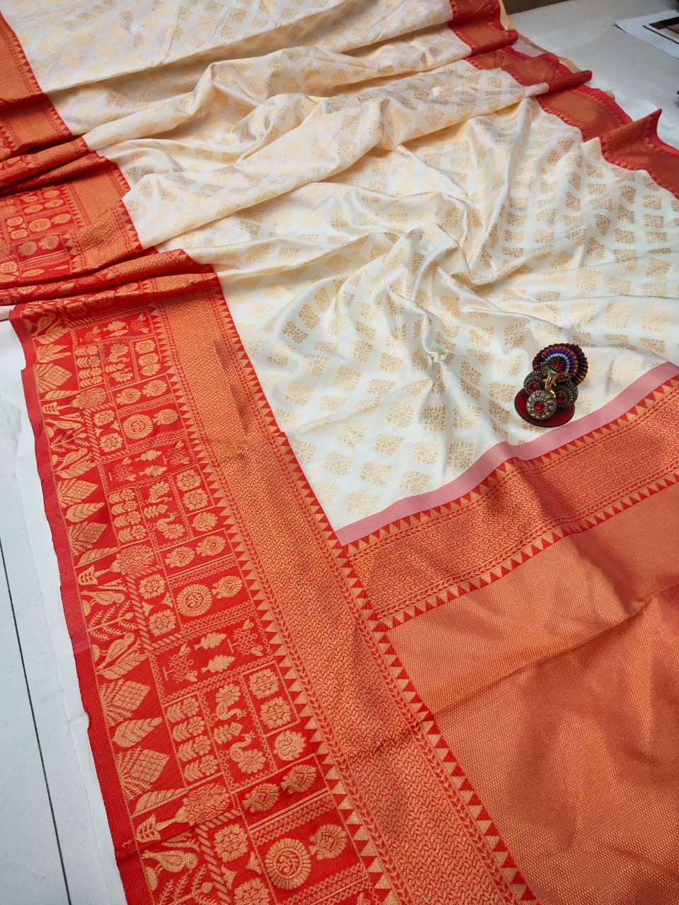 NOZ2TOZ Jacquard Lichi Silk Cream Saree With Unstitched Blouse Piece - Distacart
