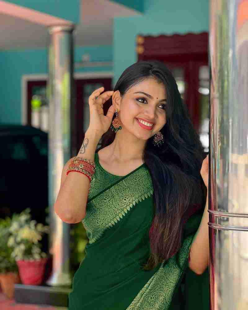 NOZ2TOZ Jacquard Lichi Silk Green Saree With Unstitched Blouse Piece - Distacart