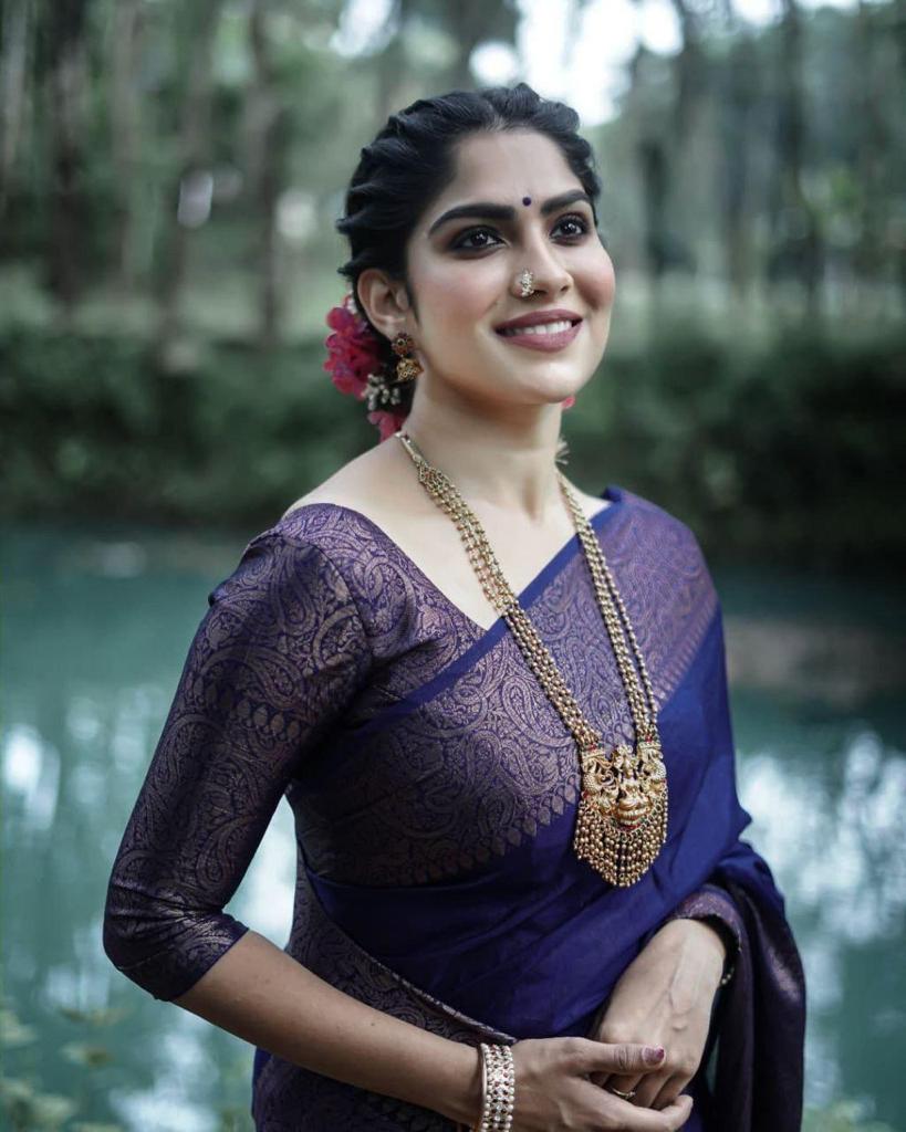 NOZ2TOZ Jacquard Lichi Silk Navy Blue Saree With Unstitched Blouse Piece - Distacart