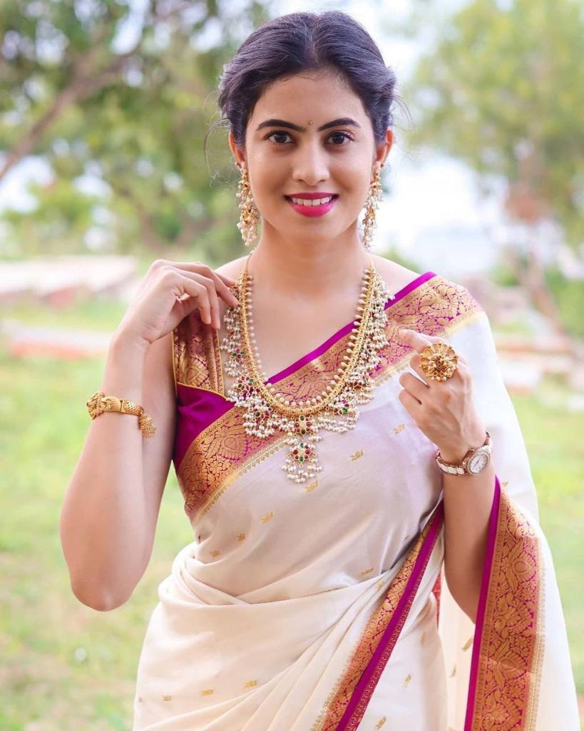 NOZ2TOZ Jacquard Lichi Silk White Saree With Unstitched Blouse Piece - Distacart