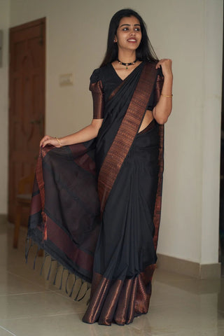 Malishka Jacquard Lichi Silk Black Saree With Unstitched Blouse Piece - Distacart