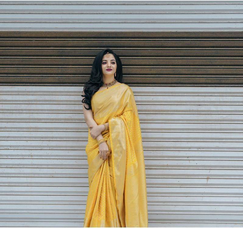 Malishka Jacquard Lichi Silk Yellow Saree With Unstitched Blouse Piece