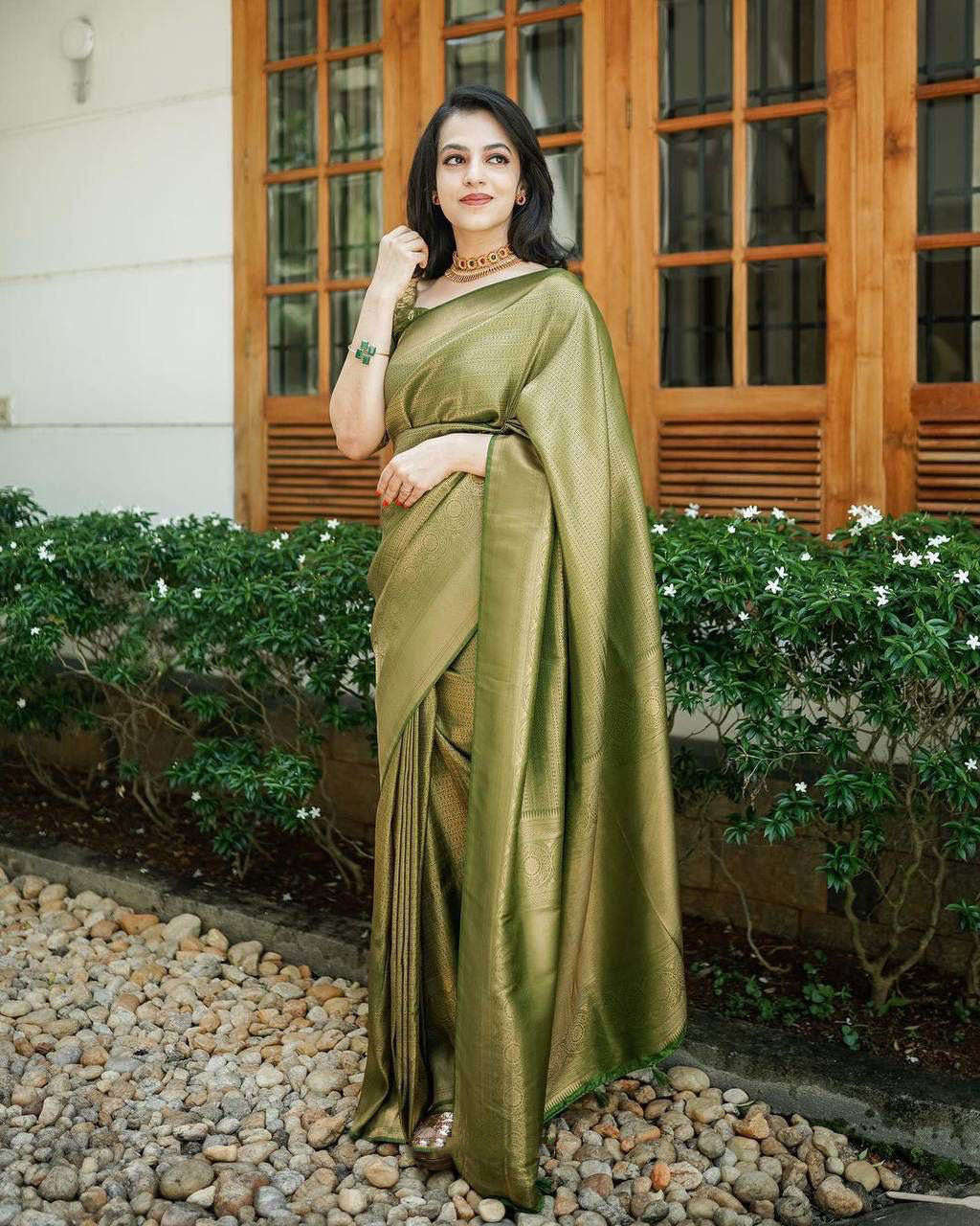 Malishka Jacquard Lichi Silk Green Saree With Unstitched Blouse Piece - Distacart