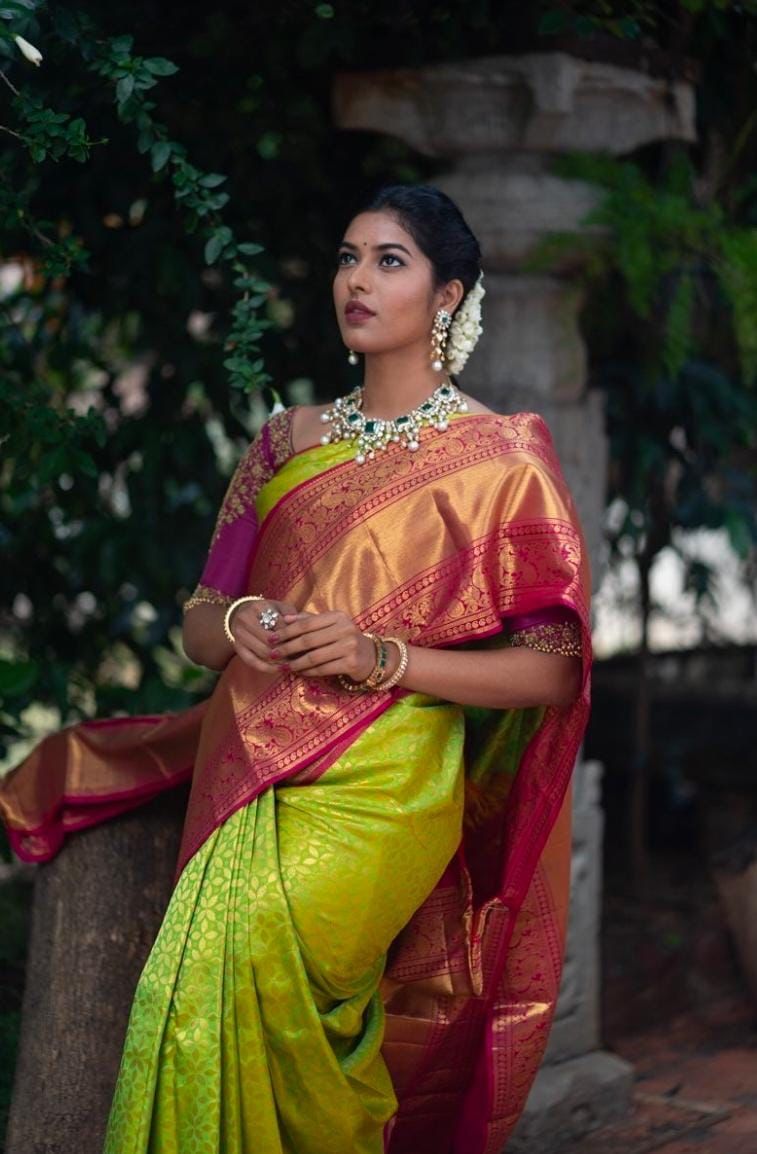 Malishka Jacquard Lichi Silk Green Saree With Unstitched Blouse Piece