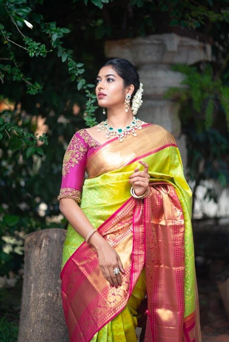 Malishka Jacquard Lichi Silk Green Saree With Unstitched Blouse Piece