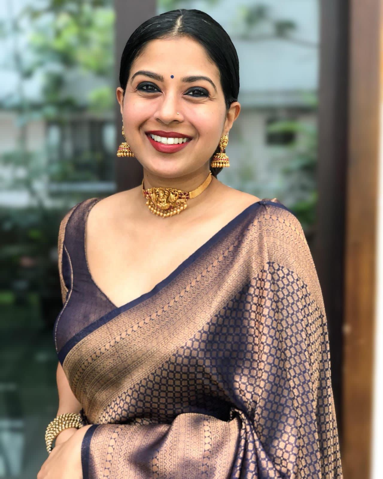 NOZ2TOZ Jacquard Lichi Silk Brown Saree With Unstitched Blouse Piece - Distacart