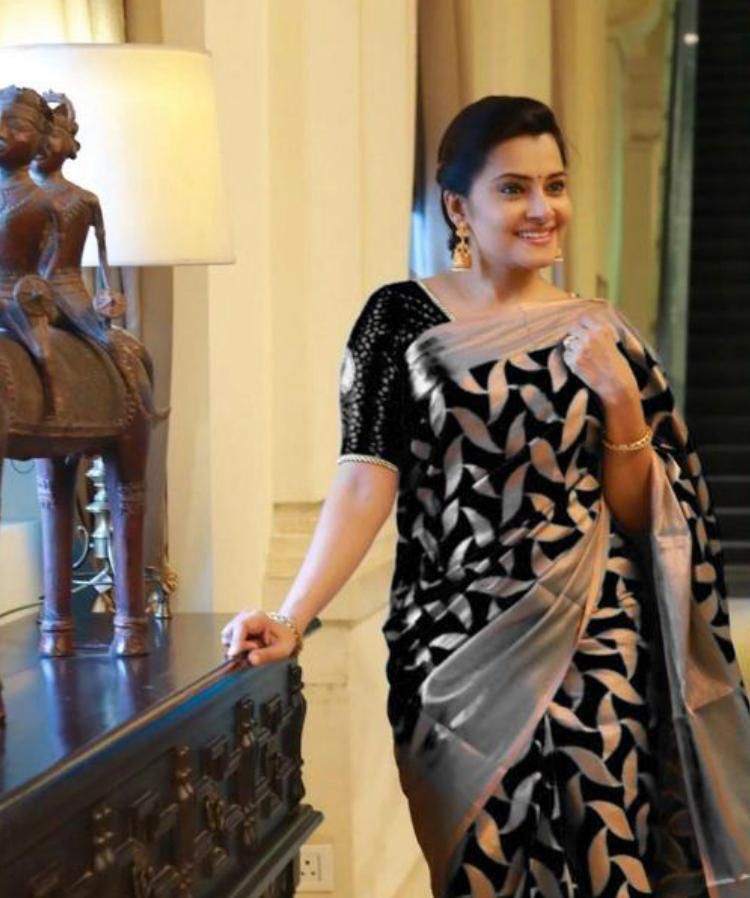 NOZ2TOZ Jacquard Lichi Silk Black Saree With Unstitched Blouse Piece - Distacart