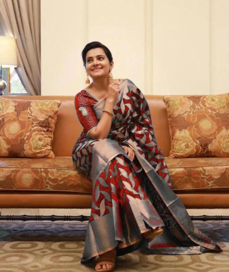 NOZ2TOZ Jacquard Lichi Silk Red Saree With Unstitched Blouse Piece - Distacart