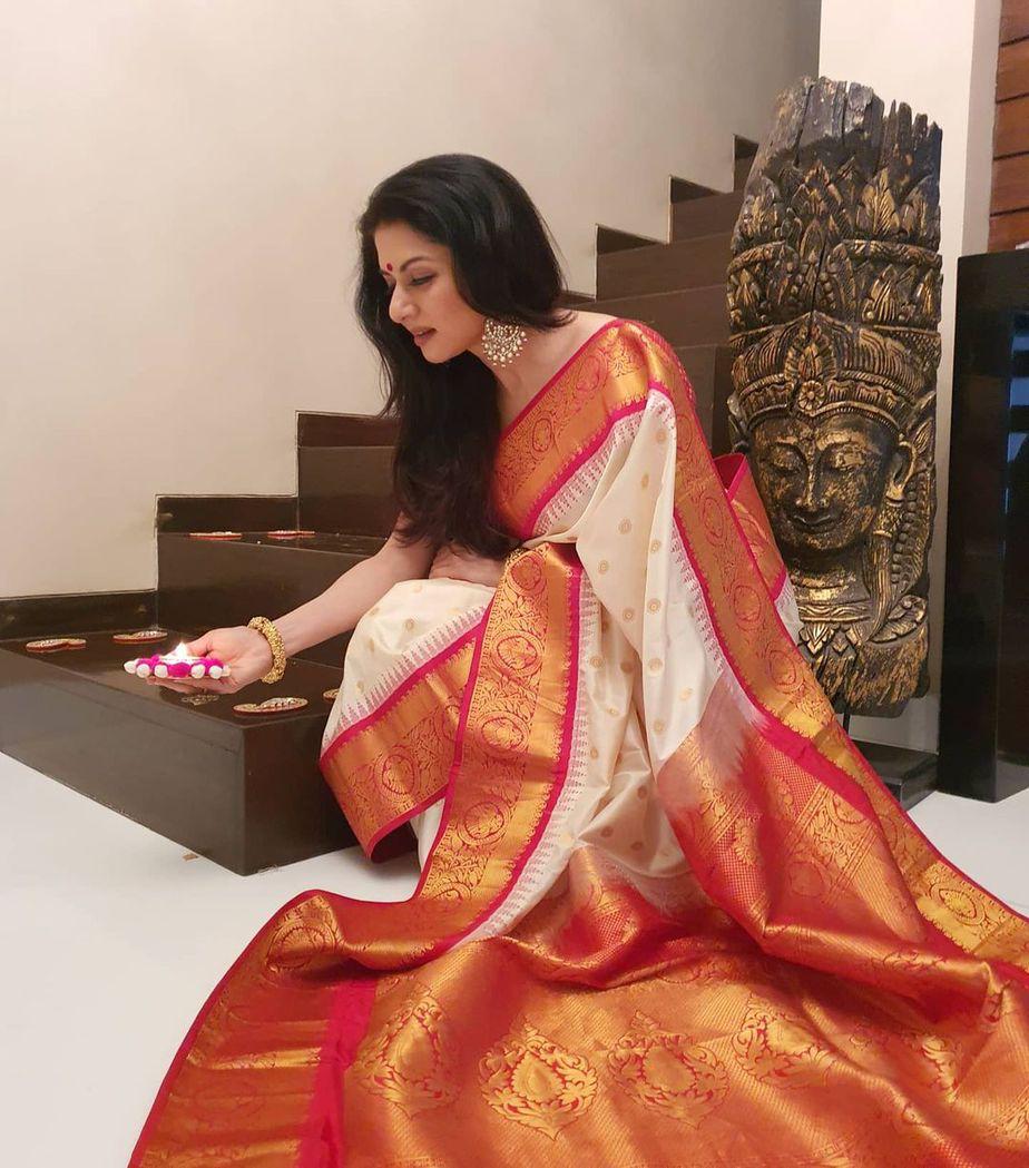 NOZ2TOZ Jacquard Lichi Silk White Saree With Unstitched Blouse Piece - Distacart