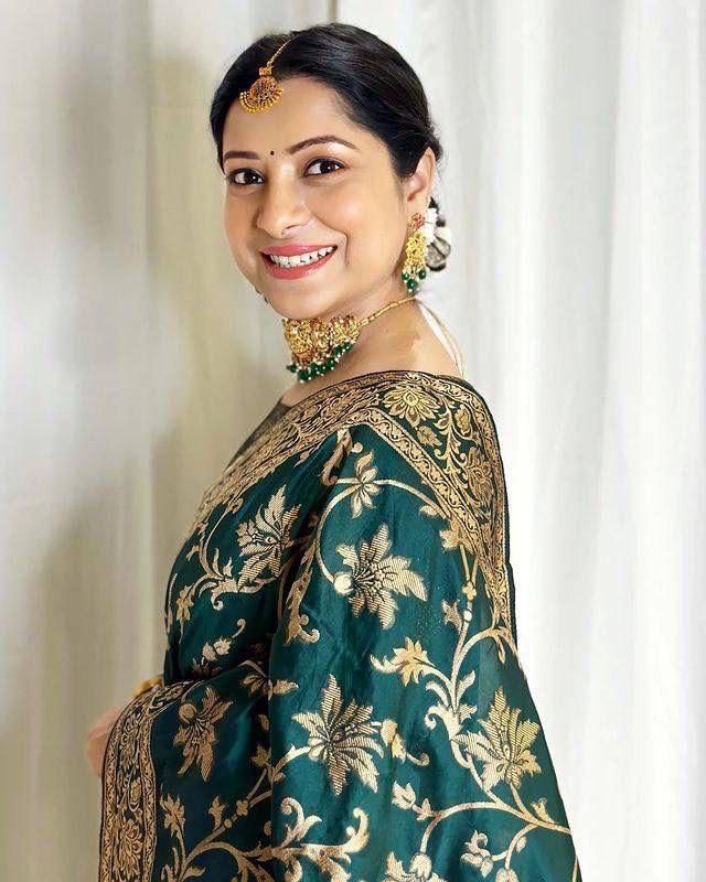 NOZ2TOZ Jacquard Lichi Silk Green Saree With Unstitched Blouse Piece - Distacart