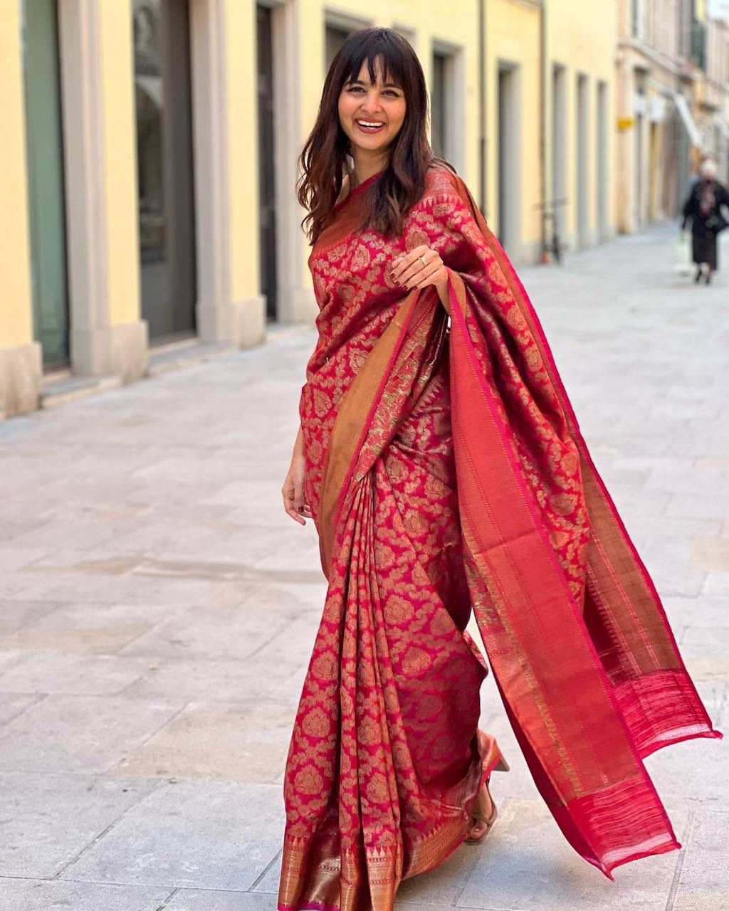 NOZ2TOZ Jacquard Lichi Silk Red Saree With Unstitched Blouse Piece - Distacart