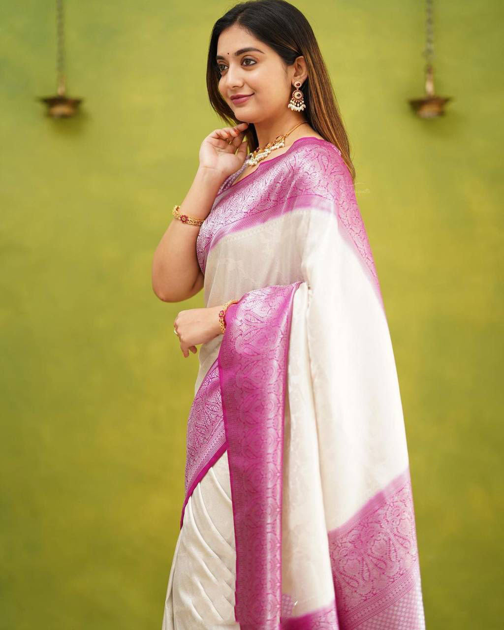 NOZ2TOZ Jacquard Lichi Silk White Saree With Unstitched Blouse Piece - Distacart