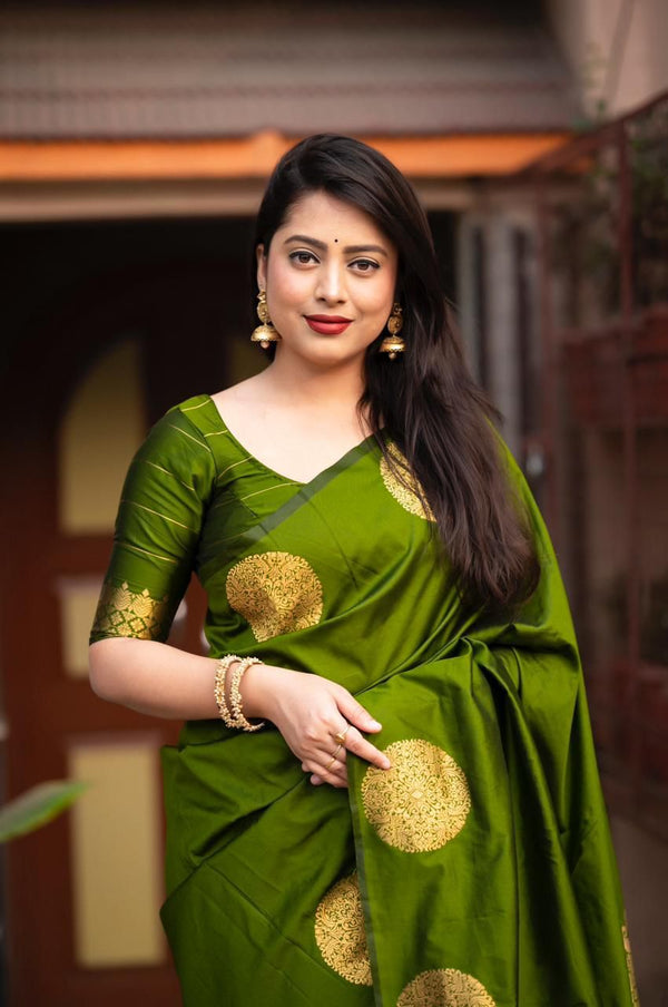 Malishka Jacquard Lichi Silk Green Saree With Unstitched Blouse Piece - Distacart