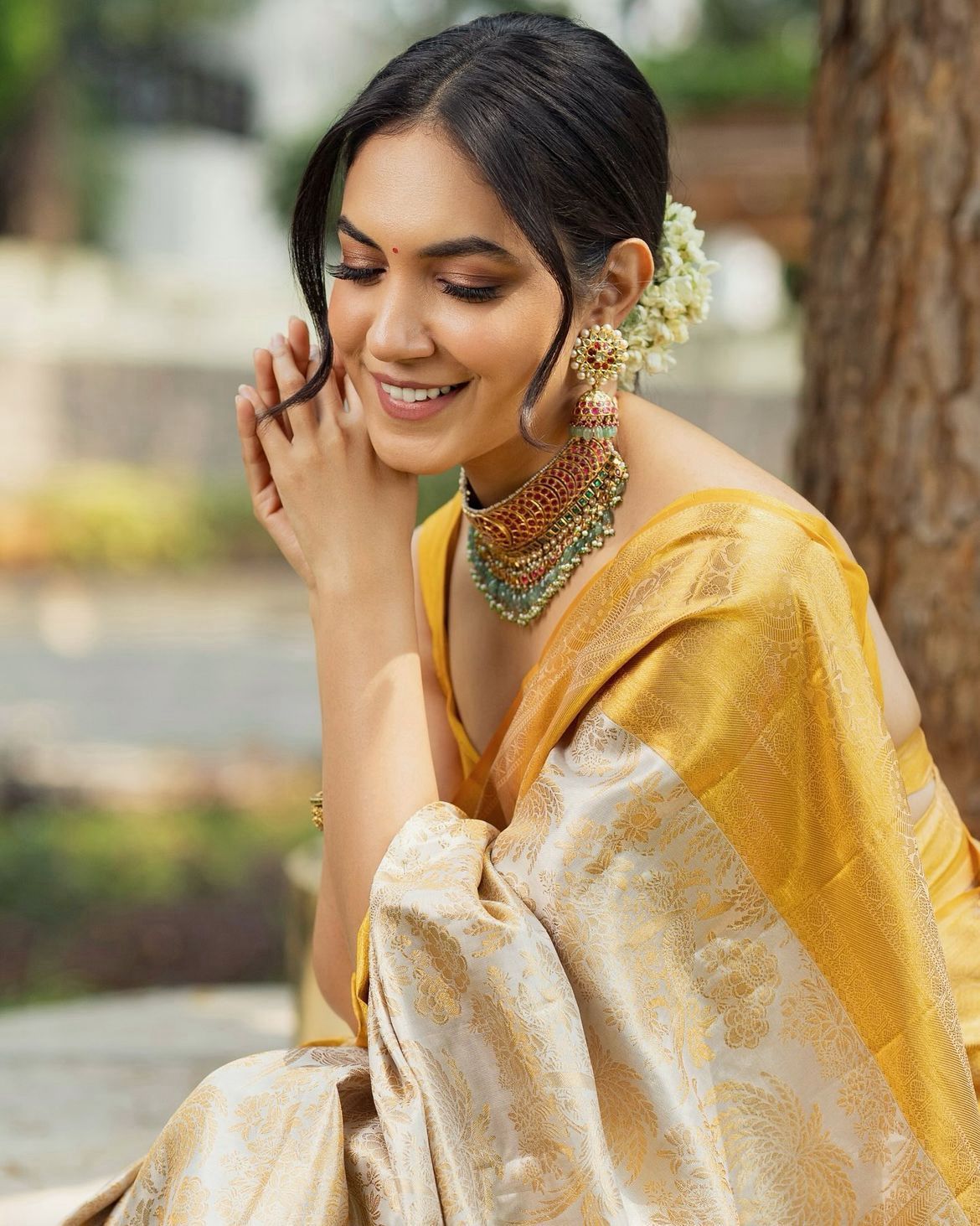 NOZ2TOZ Jacquard Lichi Silk White Saree With Unstitched Blouse Piece - Distacart