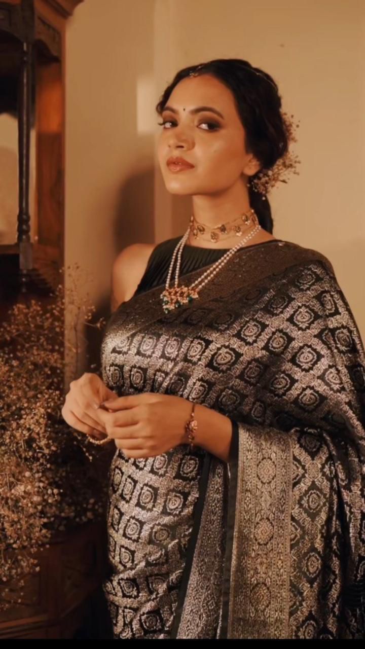 NOZ2TOZ Jacquard Lichi Silk Black Saree With Unstitched Blouse Piece - Distacart