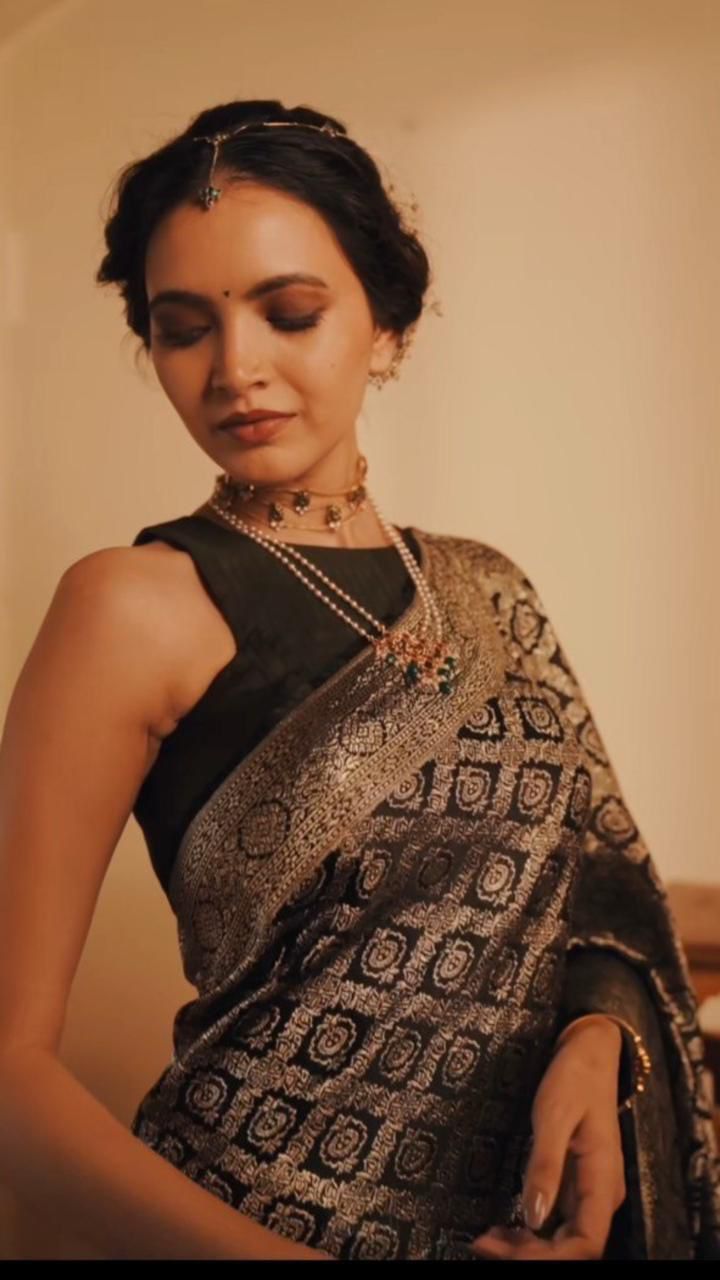 NOZ2TOZ Jacquard Lichi Silk Black Saree With Unstitched Blouse Piece - Distacart