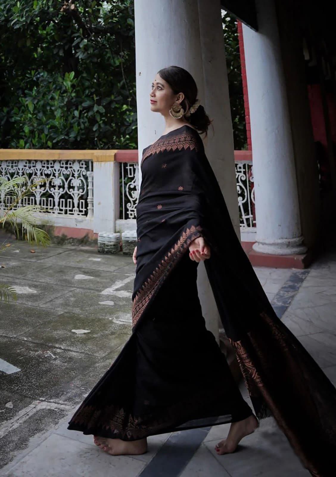NOZ2TOZ Jacquard Lichi Silk Black Saree With Unstitched Blouse Piece - Distacart
