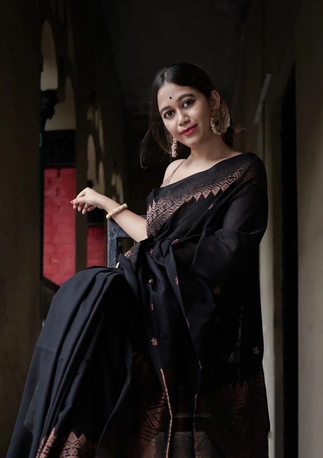 NOZ2TOZ Jacquard Lichi Silk Black Saree With Unstitched Blouse Piece - Distacart