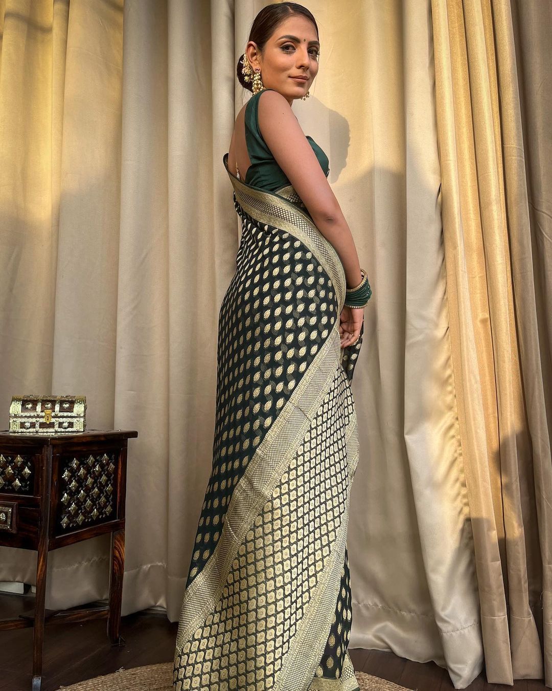 NOZ2TOZ Jacquard Lichi Silk Green Saree With Unstitched Blouse Piece - Distacart