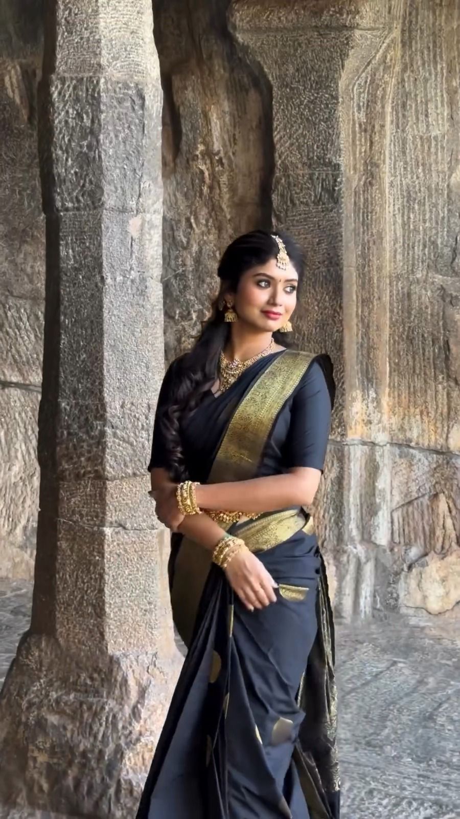 NOZ2TOZ Jacquard Lichi Silk Black Saree With Unstitched Blouse Piece - Distacart
