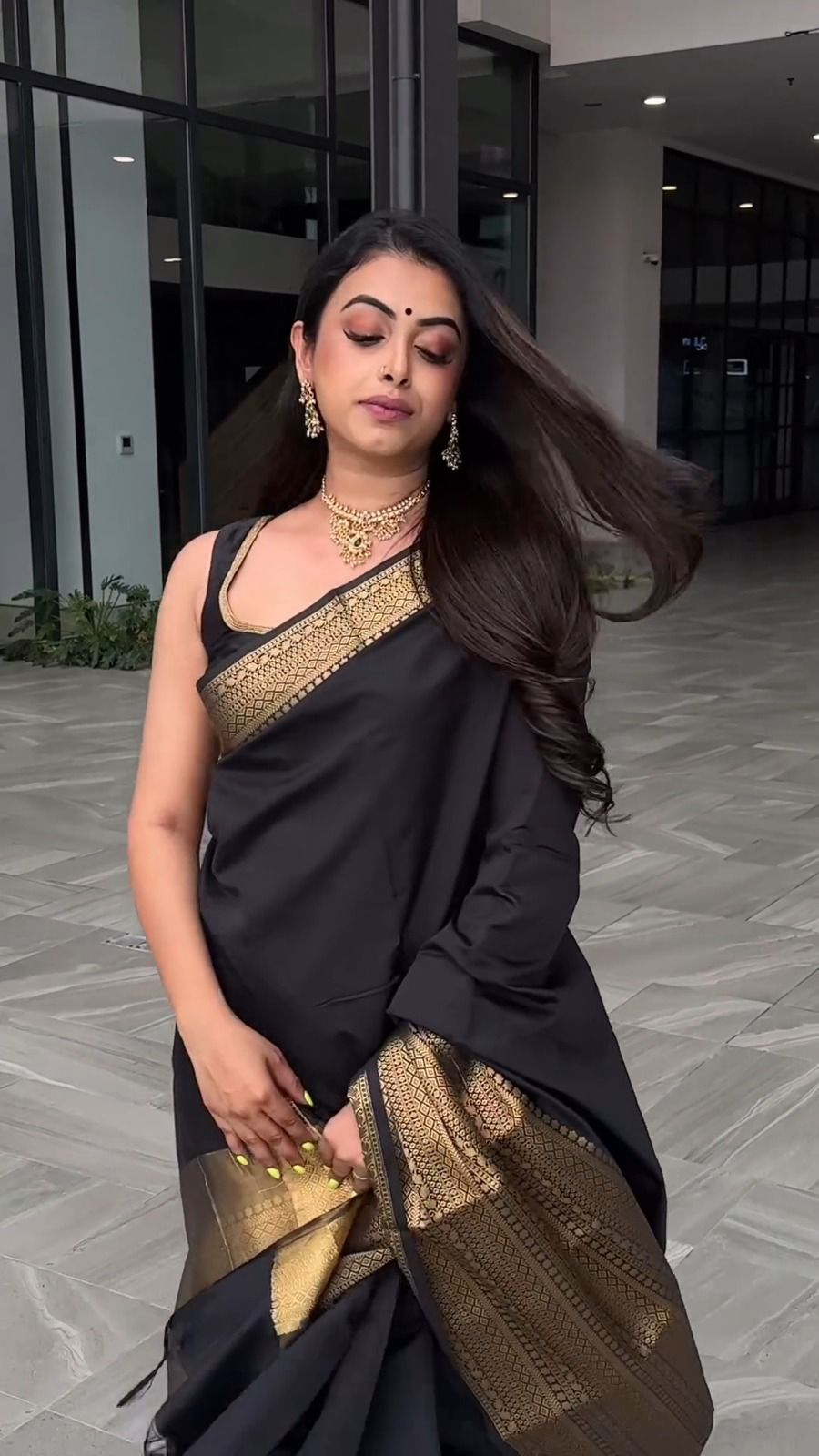 Malishka Jacquard Lichi Silk Black Saree With Unstitched Blouse Piece - Distacart