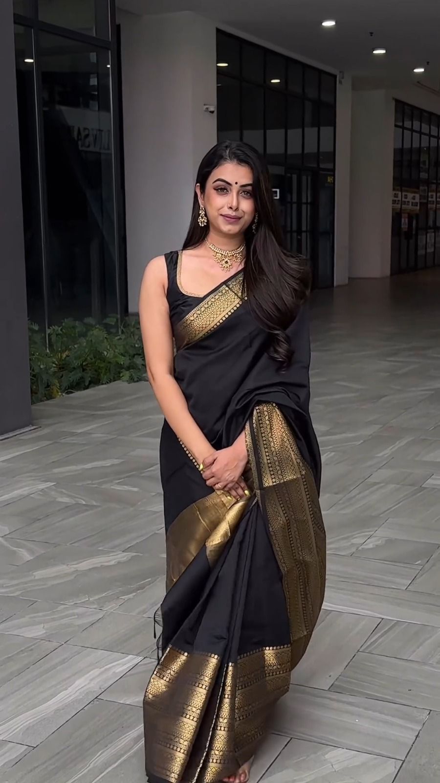 Malishka Jacquard Lichi Silk Black Saree With Unstitched Blouse Piece - Distacart