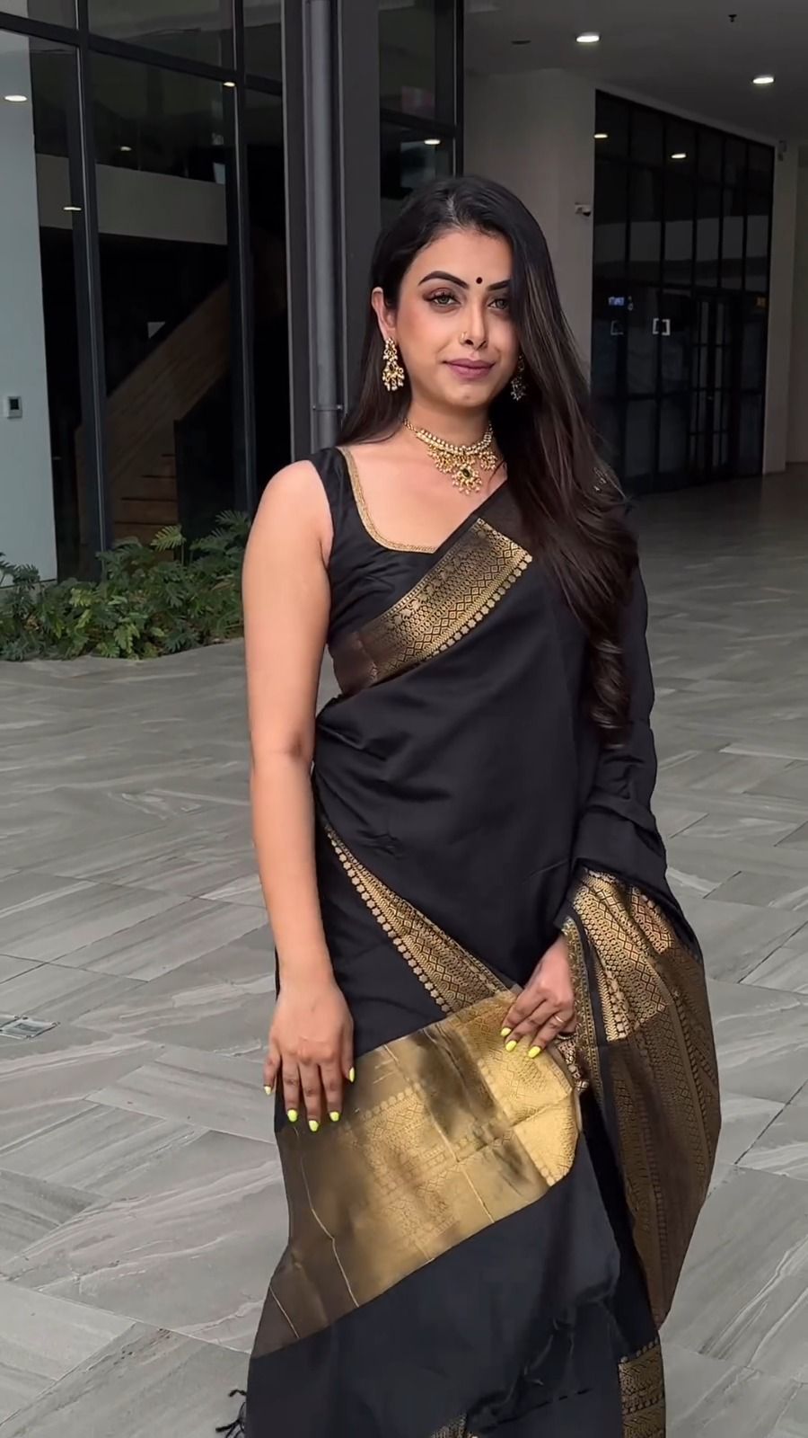 Malishka Jacquard Lichi Silk Black Saree With Unstitched Blouse Piece - Distacart