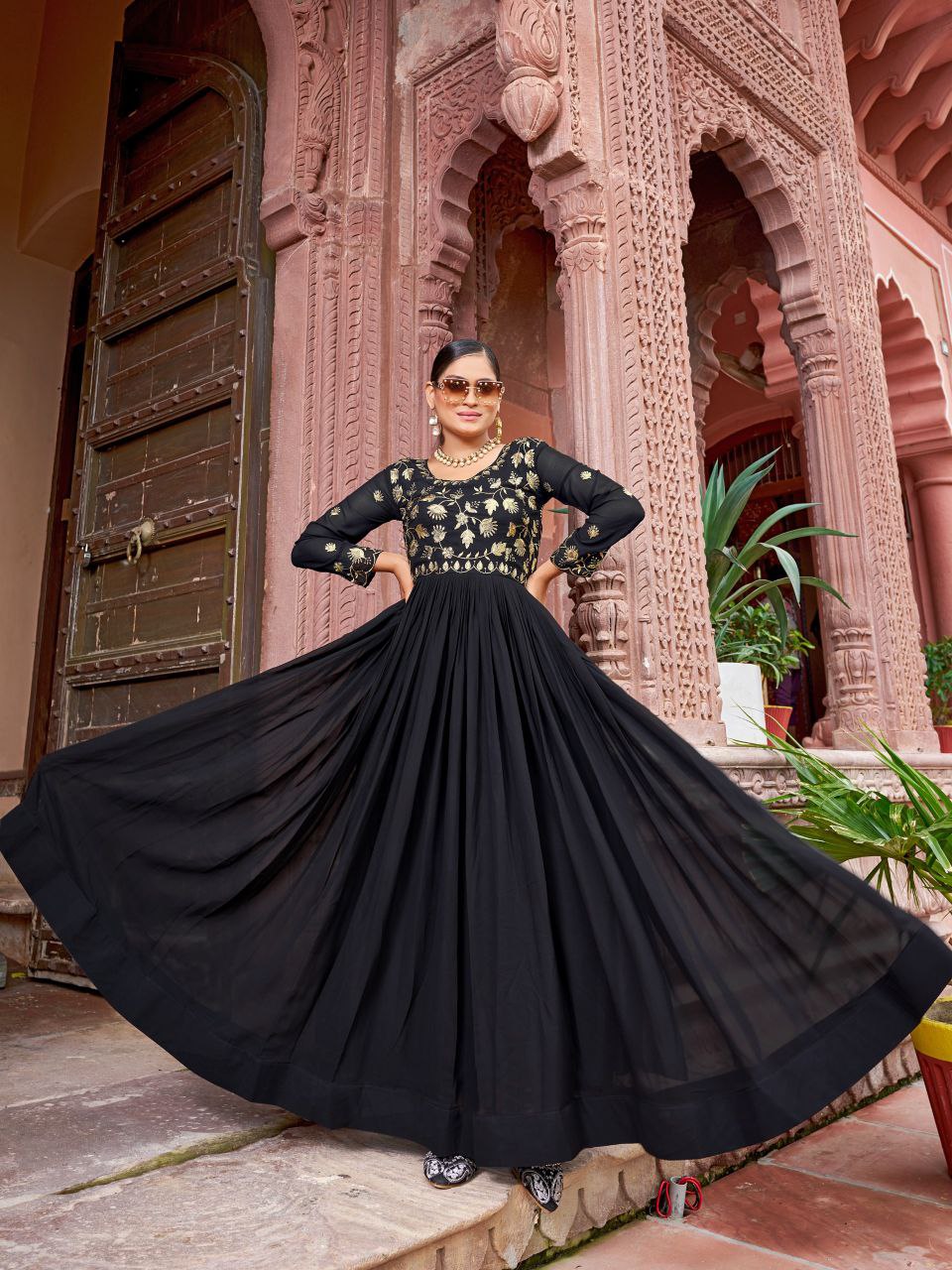 Prazu Fashion Black Georgette Embroidered Zari Work Designer Gown