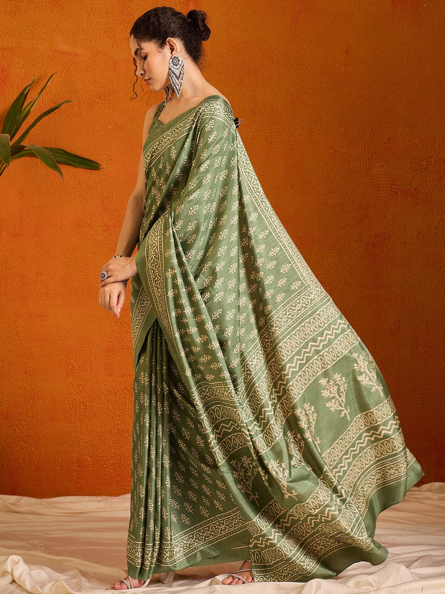 NOZ2TOZ Women's Cotton Blend Olive Printed Designer Saree With Blouse Piece - Distacart