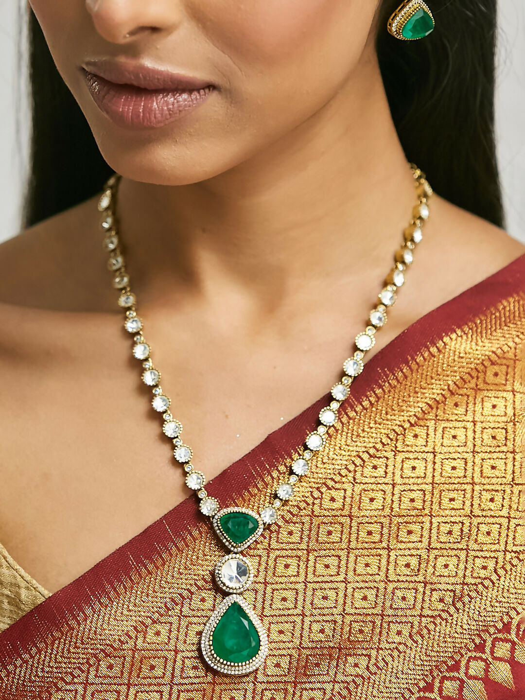 Nuyug 22K Gold-Plated Emerald Stone Centric Kundan Studded Minimal Necklace Set