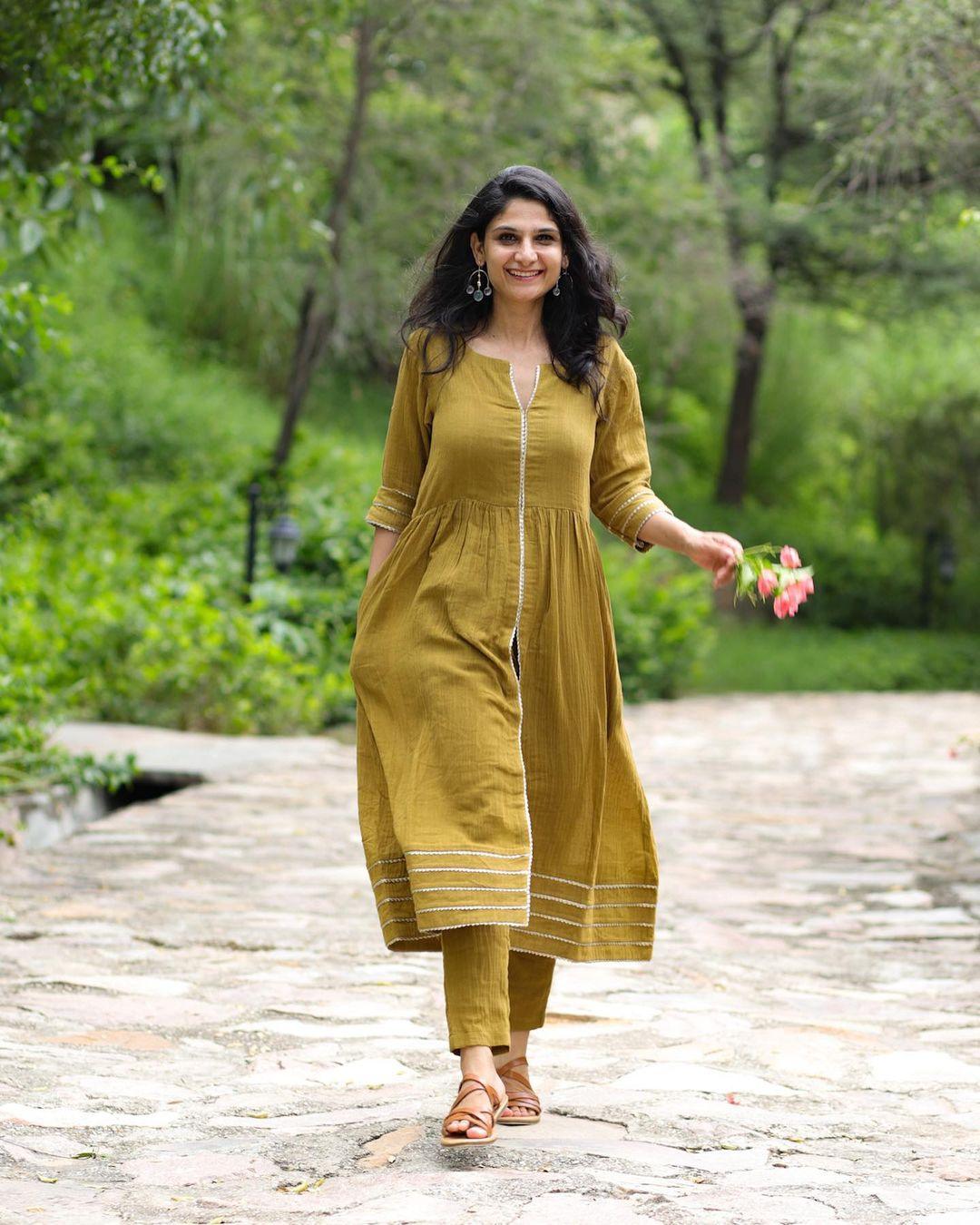 trueBrowns Pure Cotton Gota Slit Kurta Set | Relove