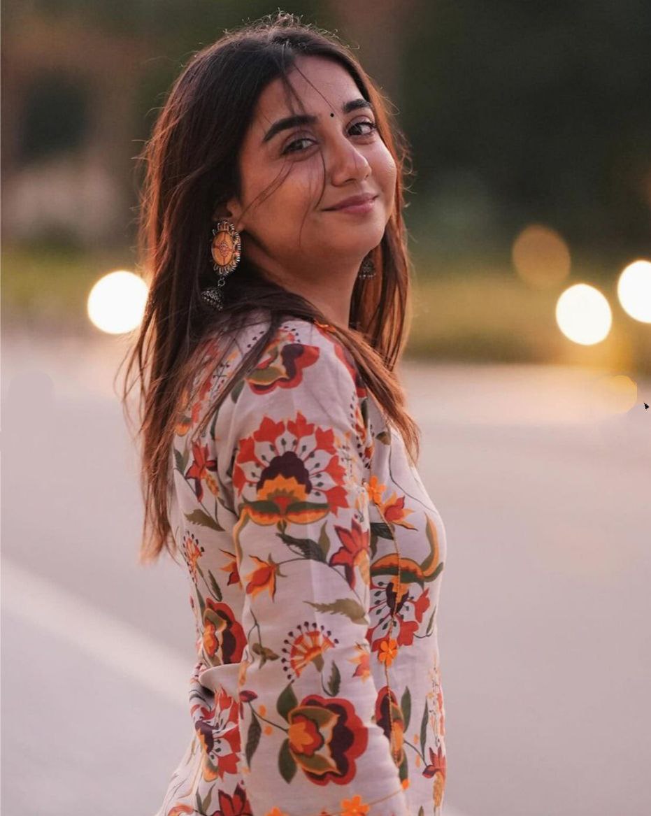 NOZ2TOZ Women's Floral Printed Knee Length Round Neck Rayon Co-Ords Set - Beige - Distacart