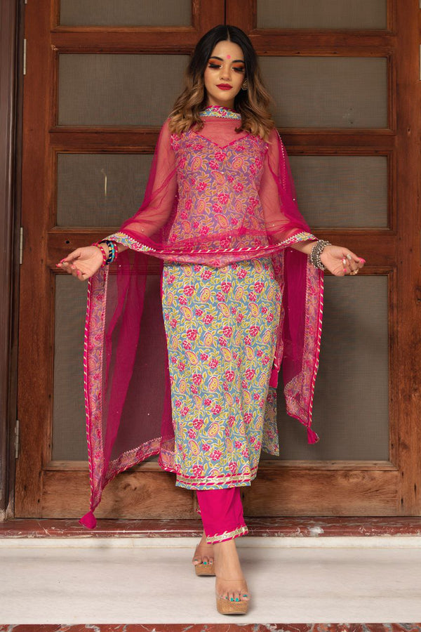 NOZ2TOZ Women's Floral Printed Knee Length V Neck Sleeveless Kurti And Pant Set With Dupatta - Pink - Distacart