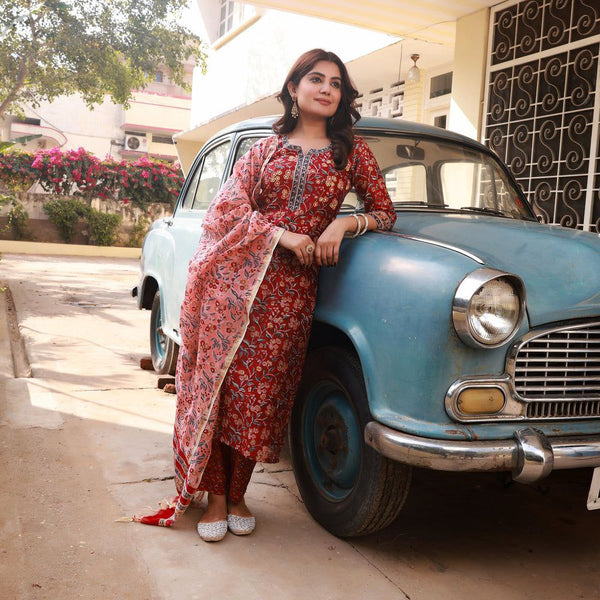 NOZ2TOZ Women Floral Printed Knee Length V Neck Rayon Kurti And Pant Set With Printed Dupatta - Maroon - Distacart