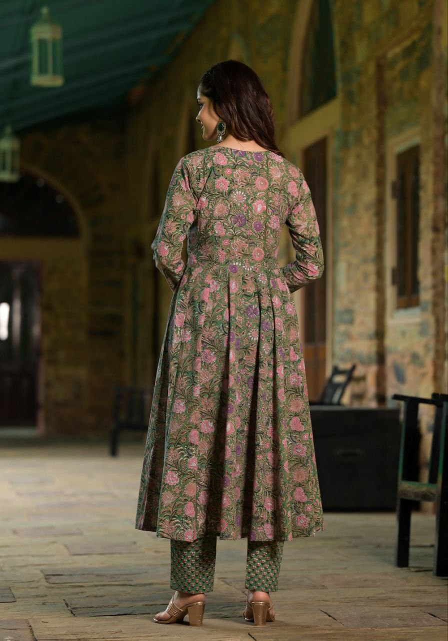 NOZ2TOZ Women's Floral Printed Knee Length Flared Rayon Kurti And Pant Set With Printed Dupatta - Green - Distacart