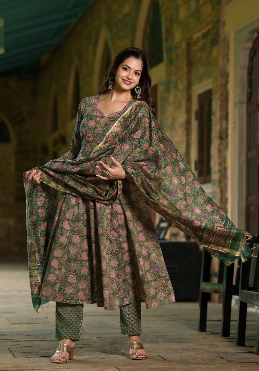 NOZ2TOZ Women's Floral Printed Knee Length Flared Rayon Kurti And Pant Set With Printed Dupatta - Green - Distacart