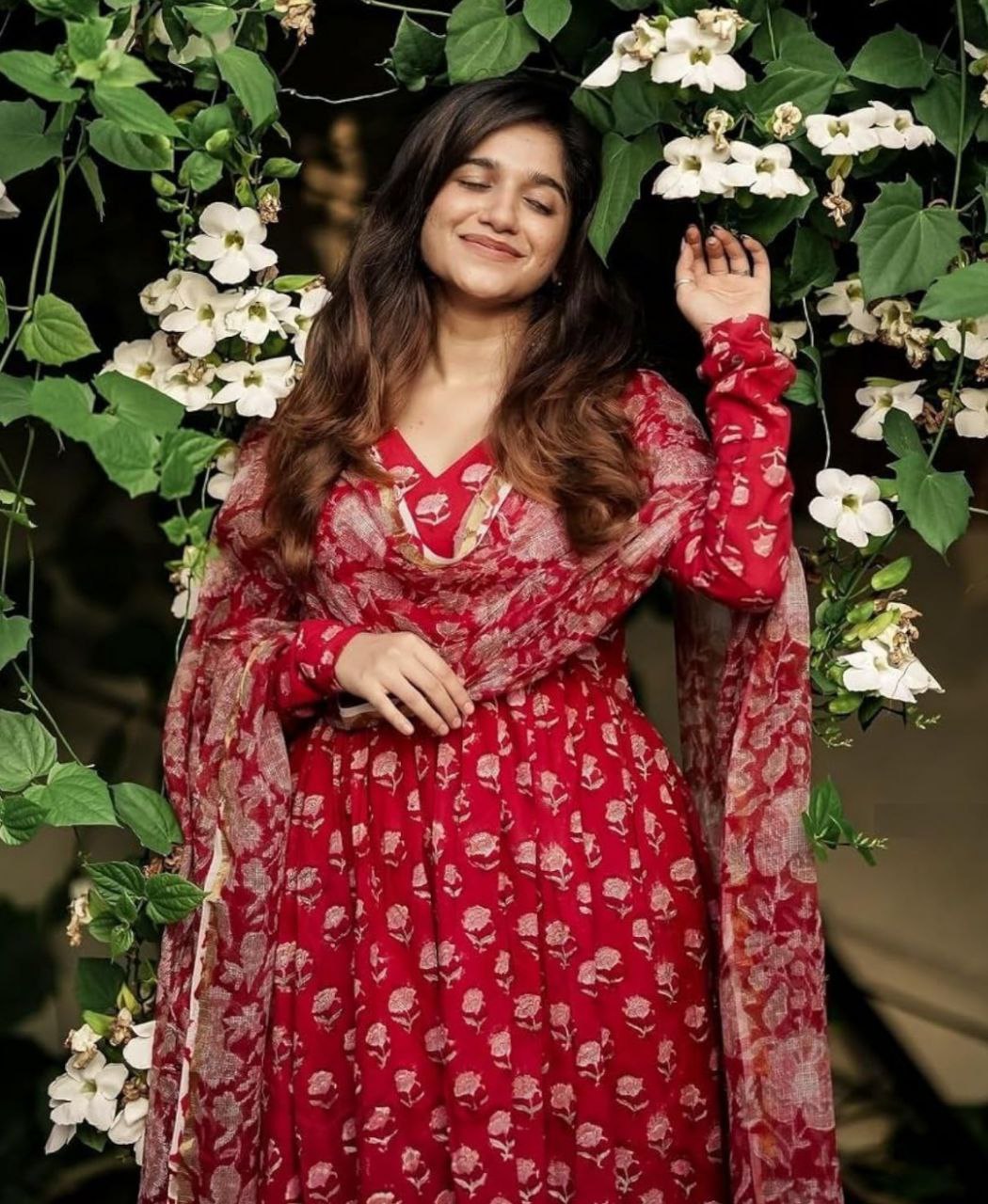 NOZ2TOZ Women's Floral Printed Knee Length Flared Rayon Kurti And Pant Set With Cotton Printed Dupatta - Red - Distacart