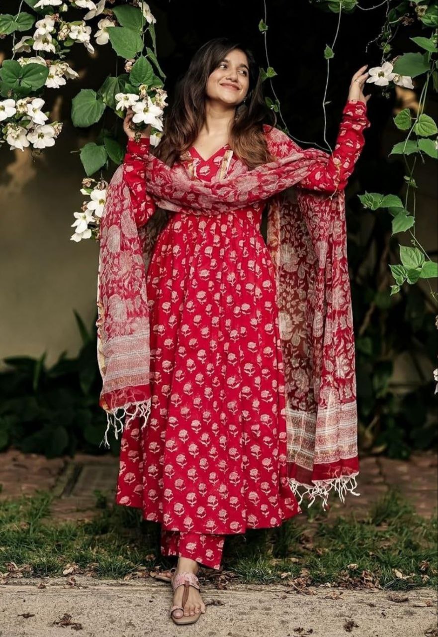NOZ2TOZ Women's Floral Printed Knee Length Flared Rayon Kurti And Pant Set With Cotton Printed Dupatta - Red - Distacart