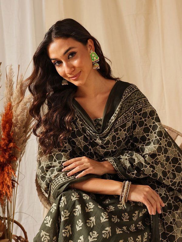 NOZ2TOZ Women Floral Printed Knee Length V Neck Kurti And Pant Set With Cotton Dupatta - Green - Distacart
