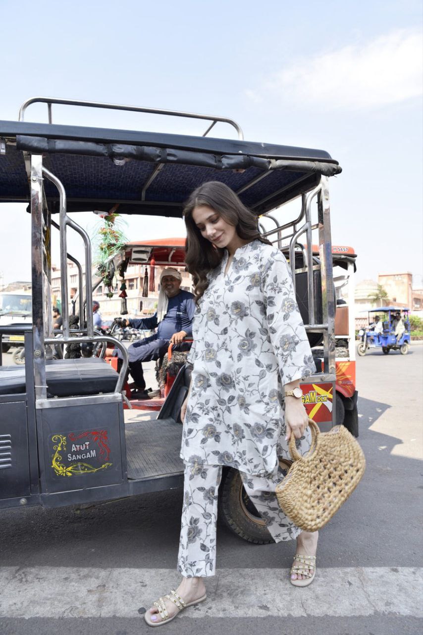 NOZ2TOZ Women's Floral Printed Knee Length V Neck Rayon Kurti And Pant Set - White - Distacart