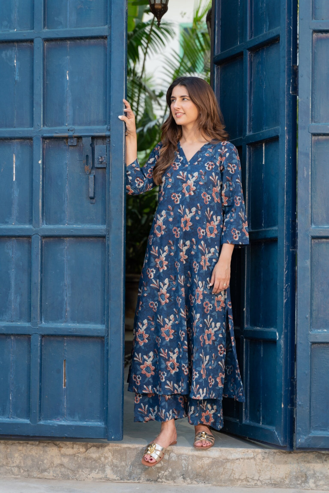 NOZ2TOZ Floral Printed V Neck Rayon Kurta And Pant Set For Women - Blue - Distacart