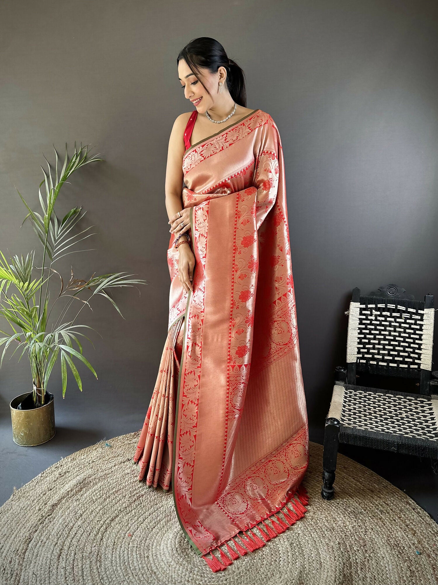 Joban Fashion Peach Flower Jall Pattern Soft Silk Banarasi Saree