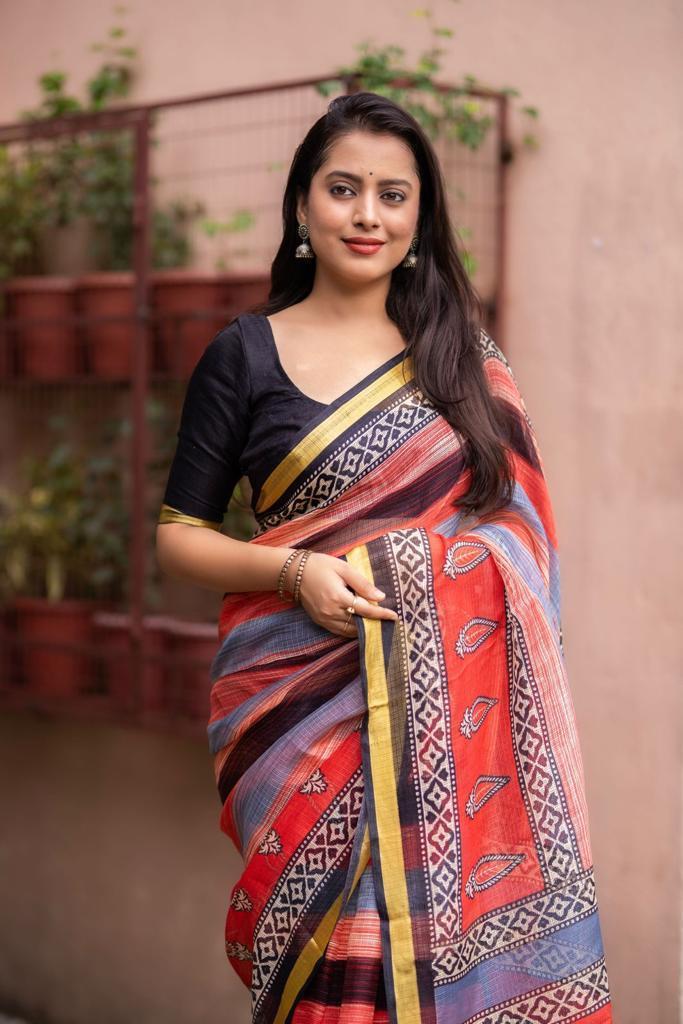 Red Silk Blend Geometric Saree with Unstitched Blouse - Hiral Fashion - Distacart