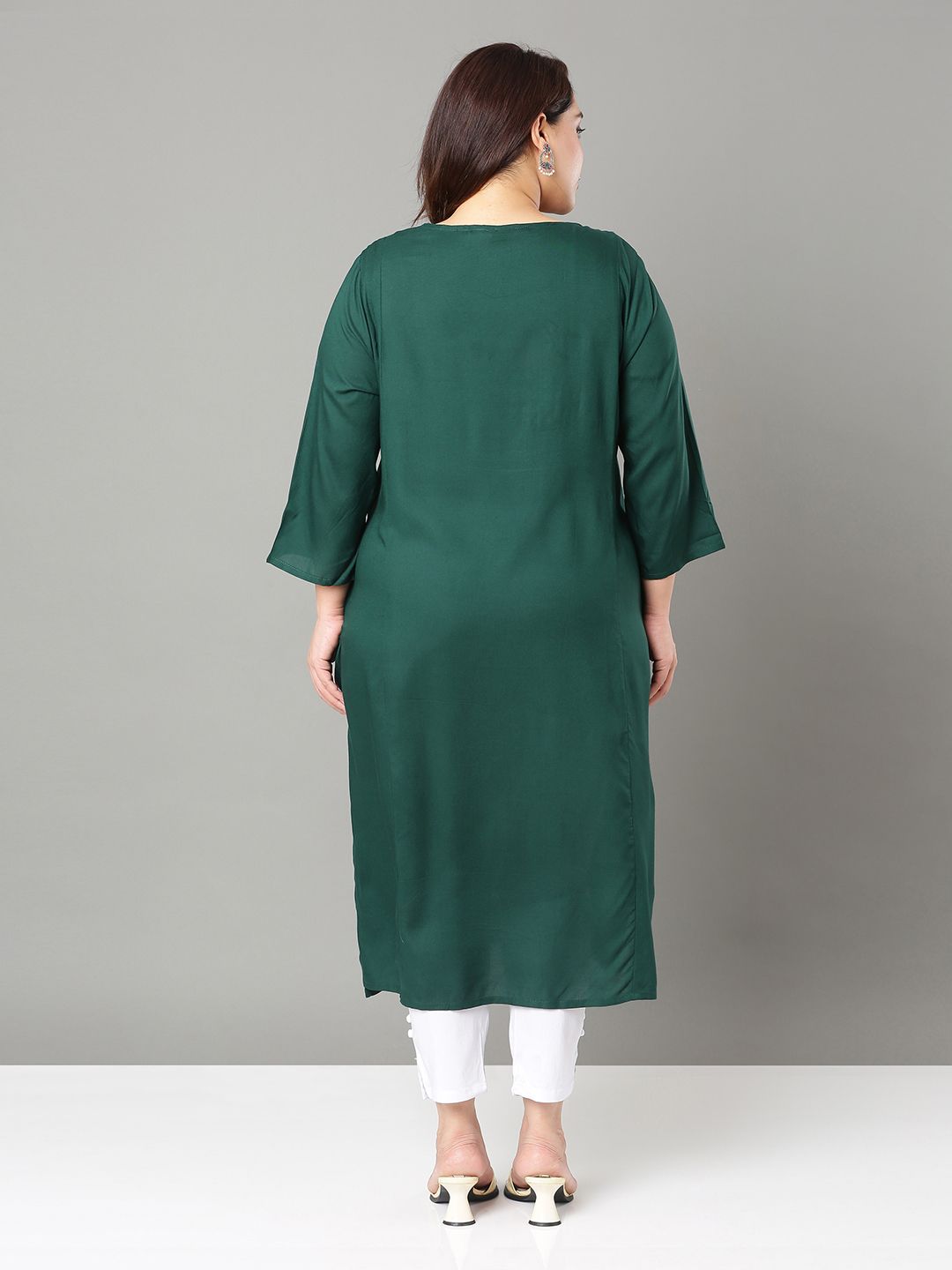 Sztori Plus Size Floral Yoke Design Thread Work Straight Kurta